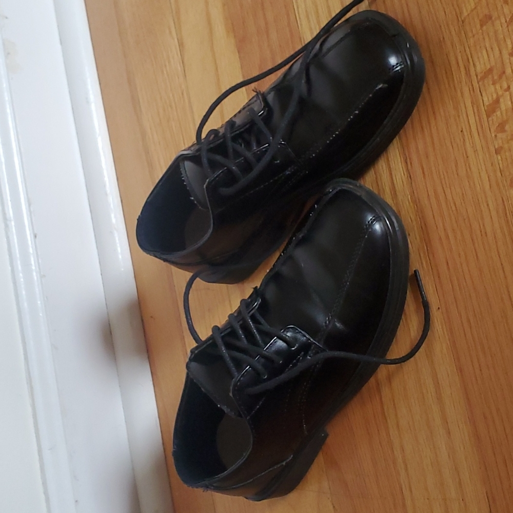 Boys size 1, Black, Dress shoes
